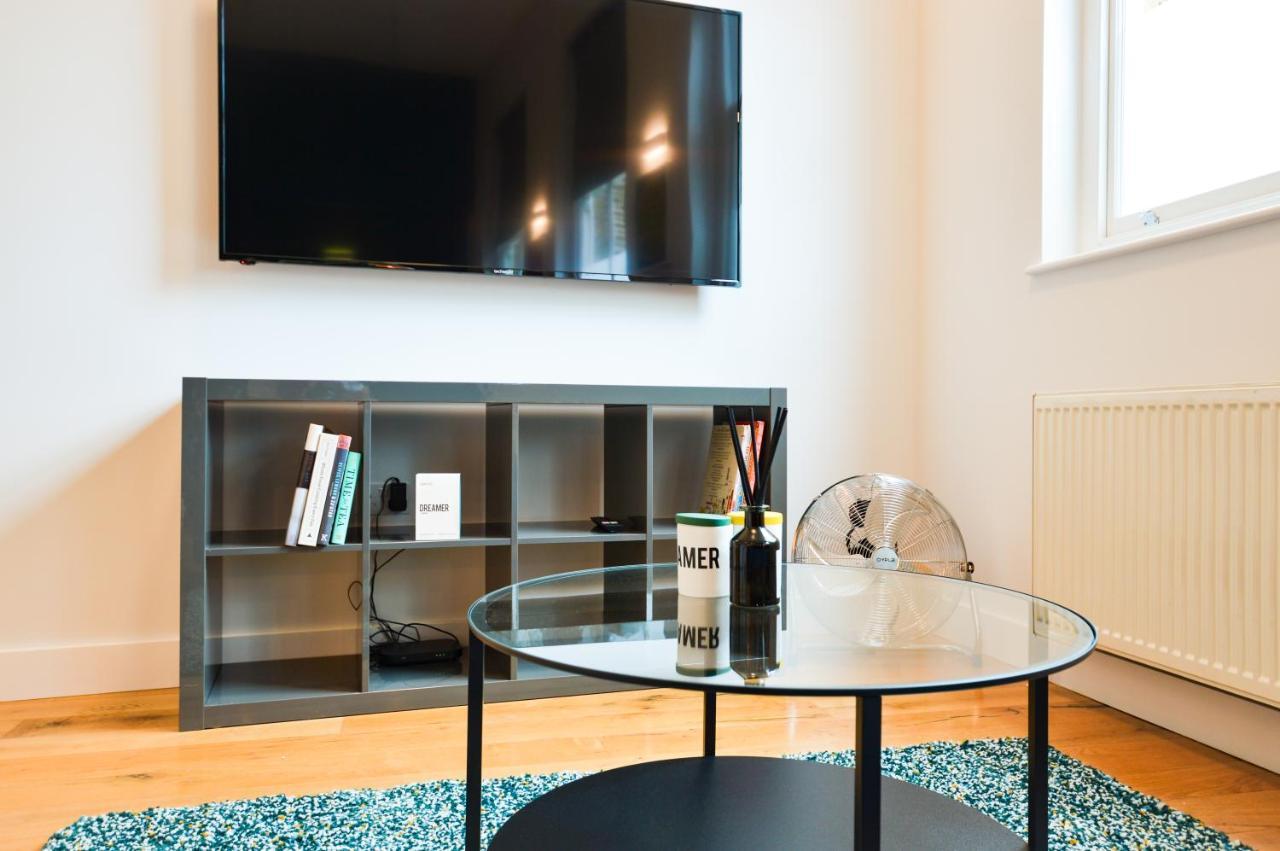 Spacious West Hampstead Apartment With Mezzanine Bedroom By Concept Apartments ลอนดอน ภายนอก รูปภาพ
